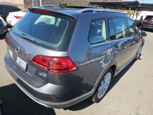 Used 2017 Volkswagen Golf Alltrack SE AWD/4WD image 4