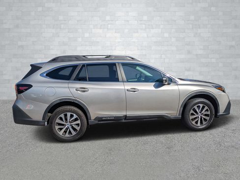 Used 2020 Subaru Outback Premium image 4