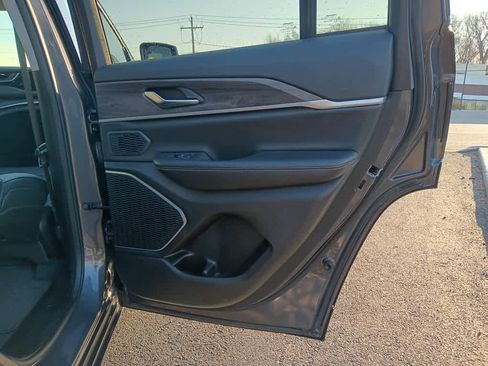 Used 2023 Jeep Grand Cherokee image 39