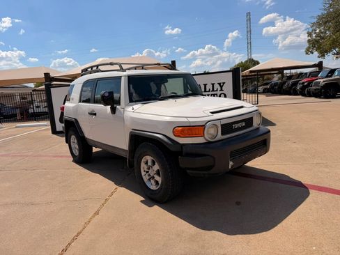 Used 2010 Toyota FJ Cruiser 2WD image 7