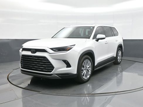 Used 2024 Toyota Grand Highlander Platinum image 5