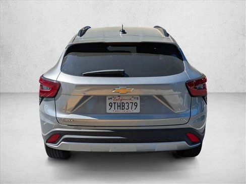 Used 2025 Chevrolet Trax LT image 7
