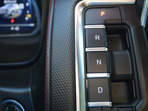 Used 2022 Chevrolet Suburban RST image 40