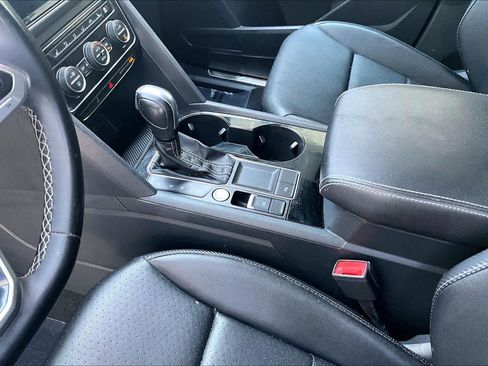 Certified 2023 Volkswagen Atlas Cross Sport SE w/ Panoramic Sunroof Package FWD image 17