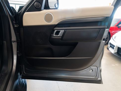 Used 2017 Land Rover Discovery SE AWD/4WD image 23