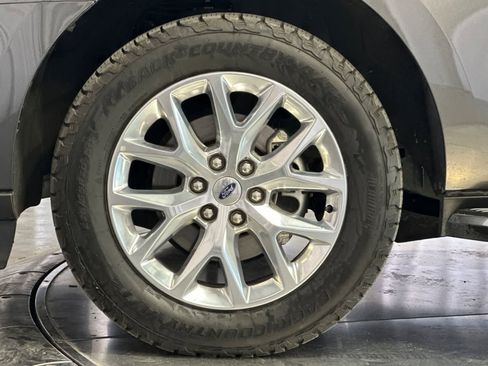 Used 2020 Ford Expedition XLT w/ Equipment Group 202A AWD/4WD image 12