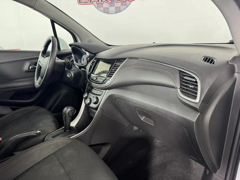 Used 2018 Chevrolet Trax LS AWD/4WD image 12