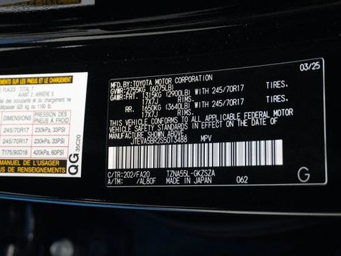 Used 2025 Toyota 4Runner SR5 AWD/4WD image 35