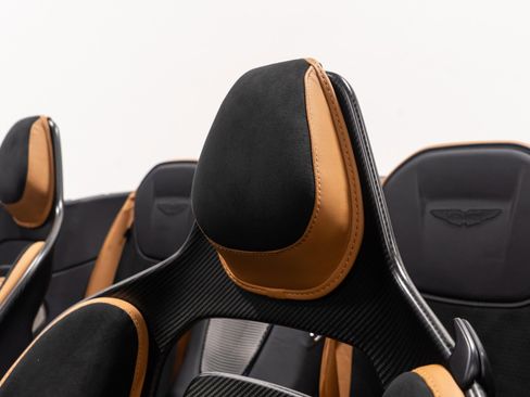 Used 2024 Aston Martin DB12 Convertible image 41
