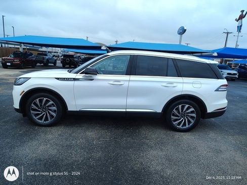 New 2026 Lincoln Aviator 2WD image 4