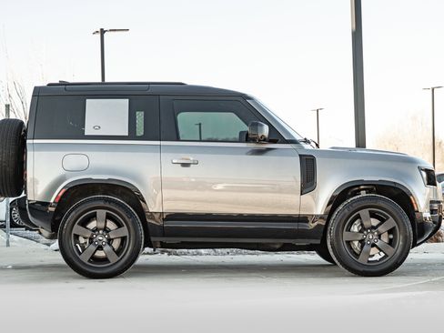 Used 2023 Land Rover Defender 90 X-Dynamic SE image 3