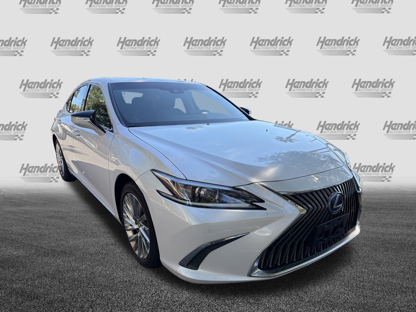 Used 2021 Lexus ES 300h w/ Accessory Package FWD image 2