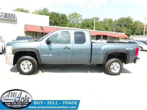 Used 2007 Chevrolet Silverado 2500 LT w/ Safety Package AWD/4WD image 2