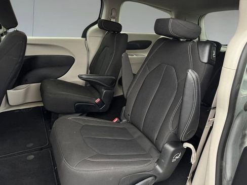 Used 2024 Chrysler Voyager LX FWD image 10