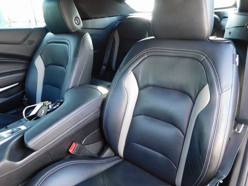 Used 2019 Chevrolet Camaro LT w/ Technology Package image 19