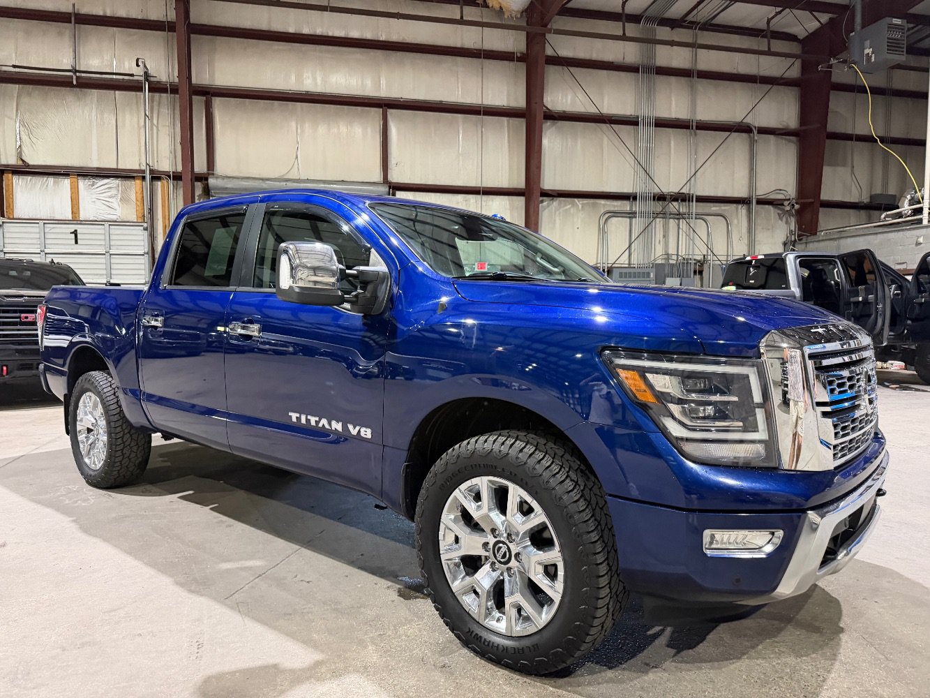 Used 2020 Nissan Titan SL w/ Moonroof Package AWD/4WD image 2