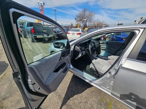 Used 2013 Honda Accord LX image 9