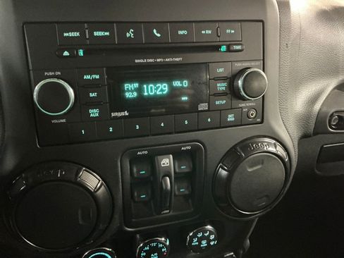 Used 2017 Jeep Wrangler Unlimited Rubicon image 19