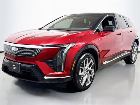 Certified 2025 Cadillac Optiq Luxury 2 image 1