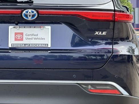 Used 2024 Toyota Venza XLE AWD/4WD image 6