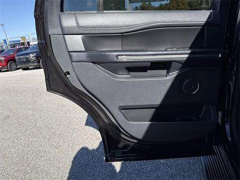 Used 2024 Ford Expedition XLT image 37