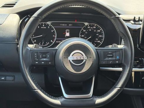Certified 2025 Nissan Pathfinder SV FWD image 9