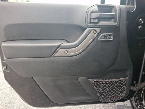 Used 2018 Jeep Wrangler Unlimited Sport S AWD/4WD image 12