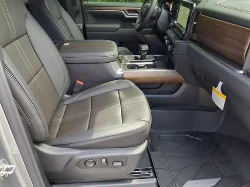 New 2026 Chevrolet Silverado 1500 High Country w/ High Country Premium Package AWD/4WD image 35