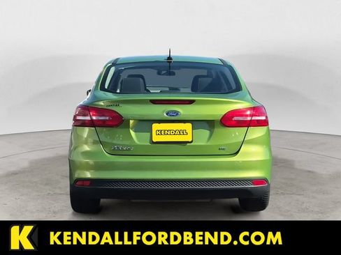 Used 2018 Ford Focus SE w/ SE Appearance Package FWD image 4
