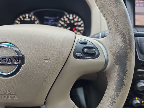 Used 2014 Nissan Pathfinder SV image 24