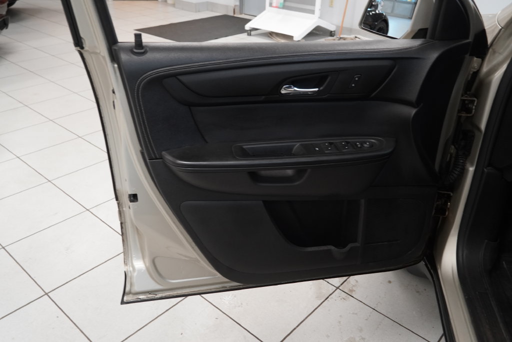 Used 2013 Chevrolet Traverse LT FWD image 5