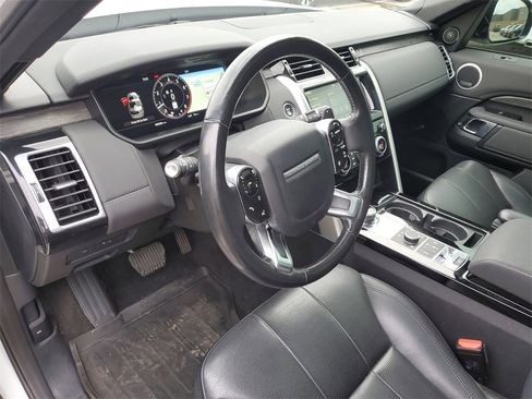 Used 2019 Land Rover Discovery HSE image 10