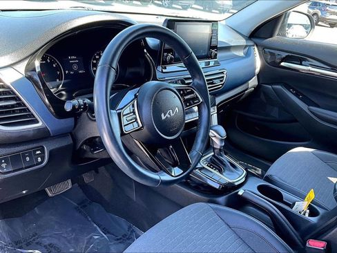 Used 2023 Kia Seltos S image 11