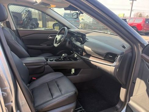 Used 2021 Nissan Rogue SL w/ Premium Package image 39