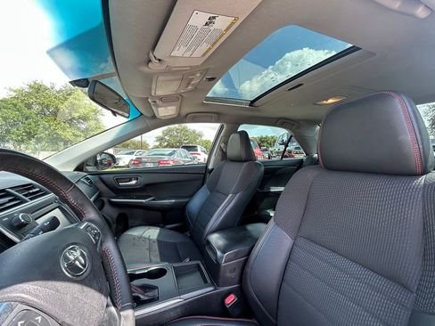 Used 2017 Toyota Camry SE image 12