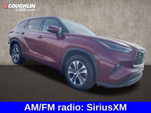 Used 2022 Toyota Highlander XLE image 7