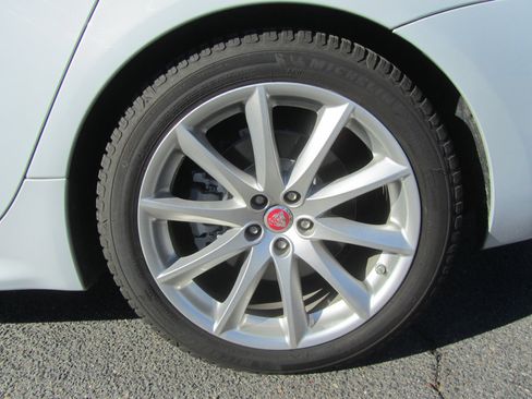 Used 2017 Jaguar XJ R-Sport image 27