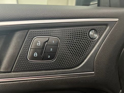 Used 2024 Ford Edge Titanium image 12