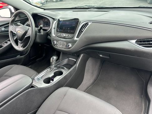 Used 2020 Chevrolet Malibu LT FWD image 34