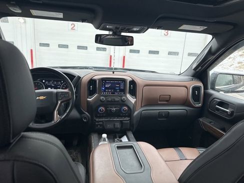 Used 2022 Chevrolet Silverado 1500 High Country w/ Z71 Off-Road Package image 9