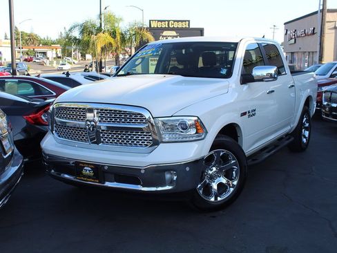 Used 2017 RAM 1500 Laramie w/ Convenience Group AWD/4WD image 2
