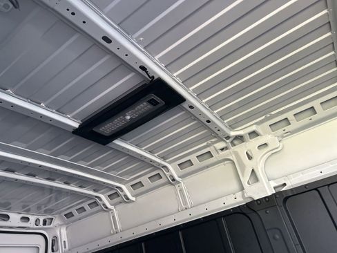 Used 2025 RAM ProMaster 2500 w/ Convenience Group FWD image 28