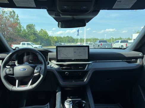 Used 2025 Ford Explorer ST RWD image 19