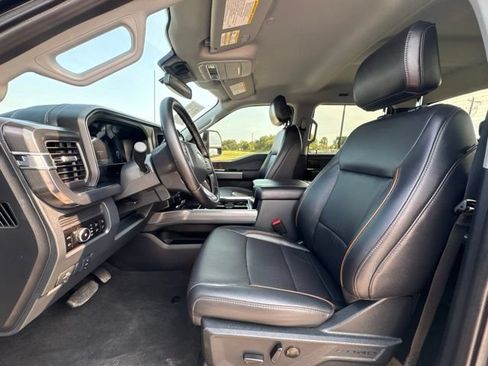 Used 2025 Ford F250 Lariat AWD/4WD image 2