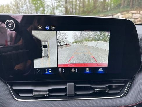 Used 2025 Chevrolet Equinox RS w/ Safety and Technology Package AWD/4WD image 23