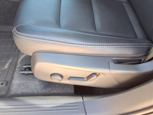 Used 2025 Volvo XC40 B5 Core w/ Protection Package Premier image 22