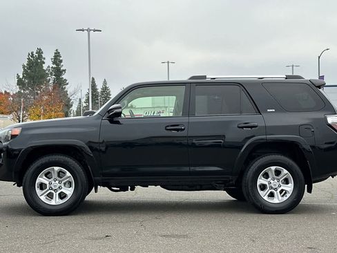 Used 2021 Toyota 4Runner SR5 Premium w/ Moonroof Package image 9