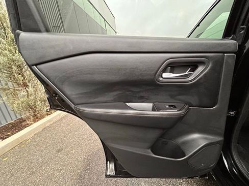 Used 2024 Nissan Rogue SV image 36