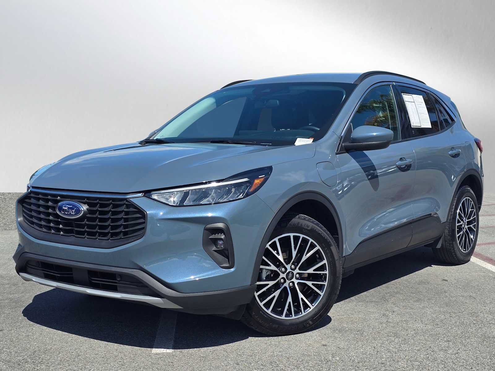 Used 2023 Ford Escape SE FWD image 1