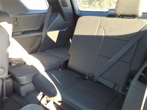 Used 2023 Chevrolet Traverse LT image 9